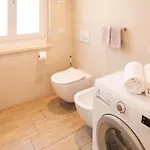Apartmán Millyholidays - Lilla - Center - Nearby - Private Garden - Pool *