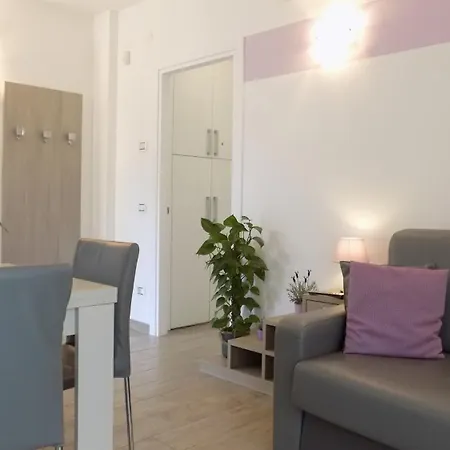 公寓 Millyholidays - Lilla - Center - Nearby - Private Garden - Pool 巴多利诺